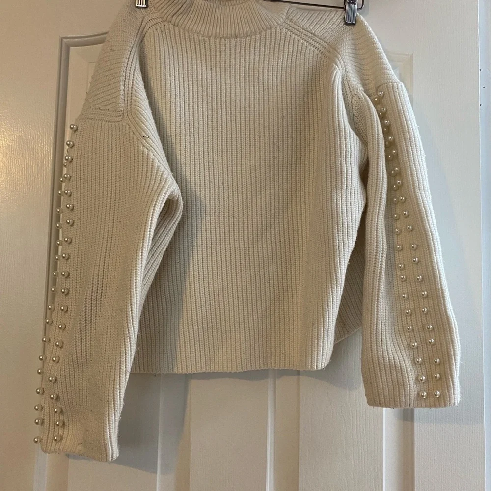 Womens sweater with pearls on the sleeves - Picture 1 of 3